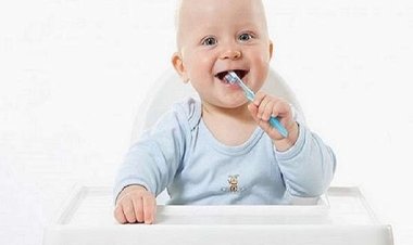 7 sai lầm làm hỏng hàm răng của trẻ