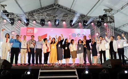 Tháng phòng, chống HIV/AIDS: Ngày hội 'Sống trọn vẹn'
